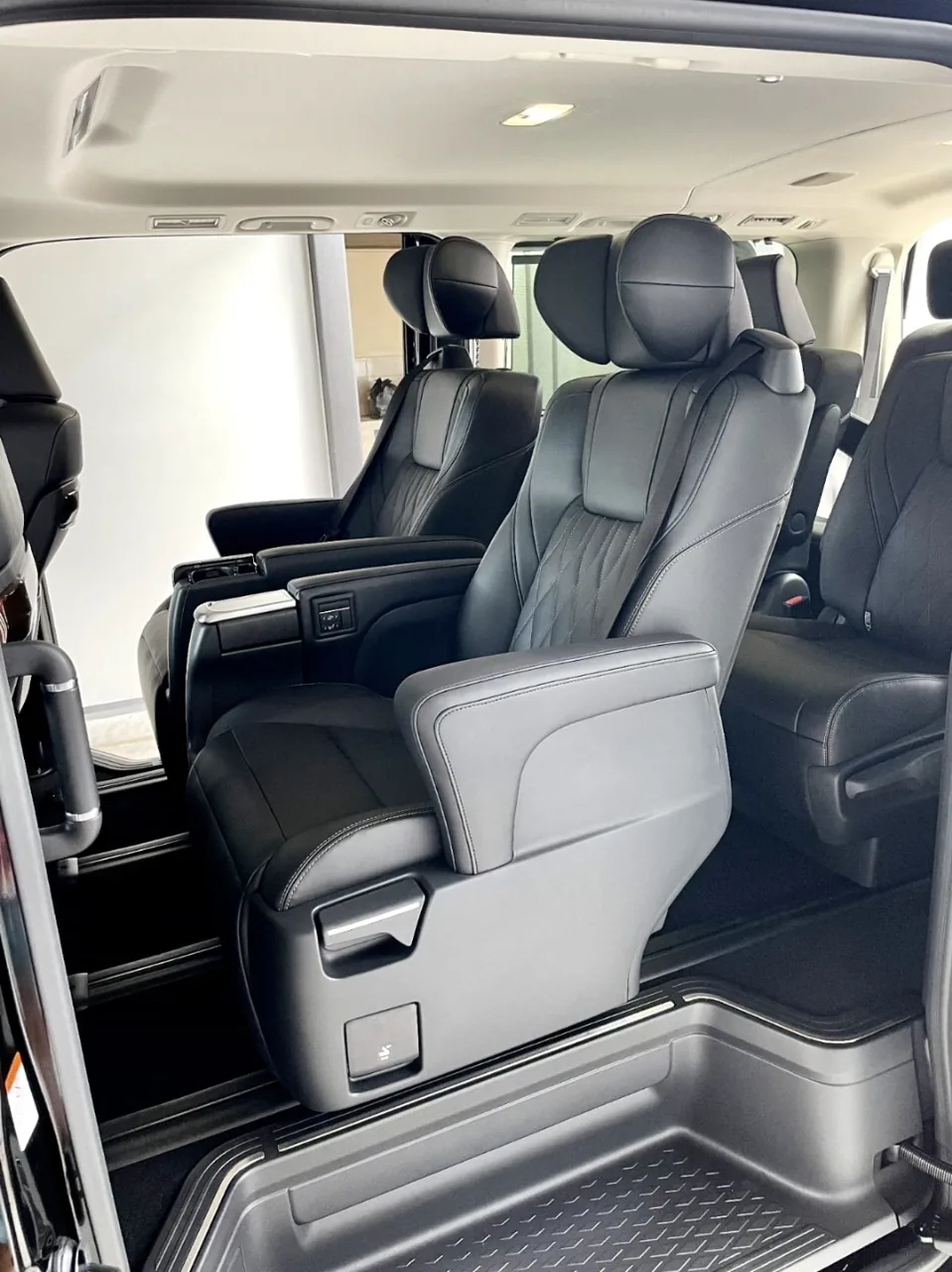 Luxury Transfer to and from Los Sueños